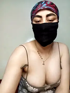 Snapshot of Lalou chatting on 01.12.25 Lalou online show from 01.12.25