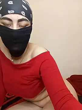 Snapshot of Lalou chatting on 02.02.25 Lalou online show from 02.02.25