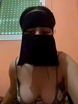 Snapshot of Lalou chatting on 11.14.25 Lalou online show from 11.14.25