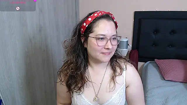 May Carlier online show from 12.02.24