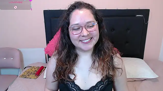 May Carlier online show from 02.05.25