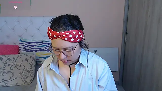 May Carlier online show from 11.28.25