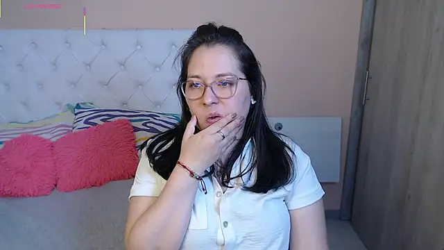 May Carlier online show from 11.30.25