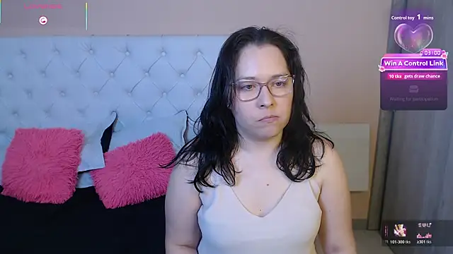 Snapshot of May_Carlier chatting on 01.12.26 May Carlier online show from 01.12.26