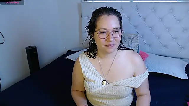 Snapshot of May_Carlier chatting on 02.09.26 May Carlier online show from 02.09.26