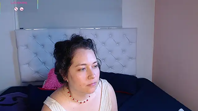 Snapshot of May_Carlier chatting on 03.06.26 May Carlier online show from 03.06.26