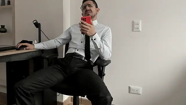 Snapshot of pablo-rincon95 chatting on 12.28.24 pablo-rincon95 online show from 12.28.24