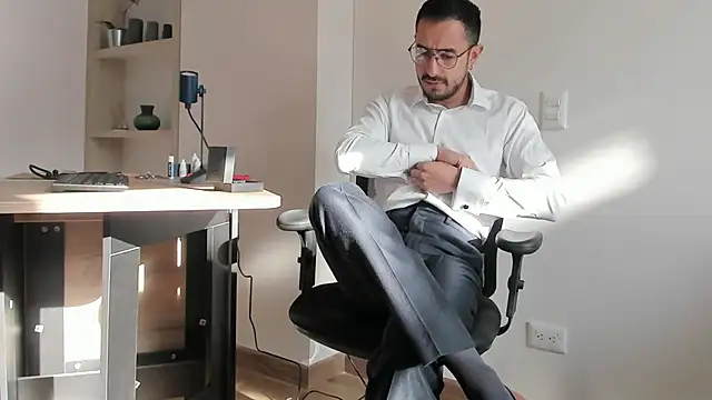 Snapshot of pablo-rincon95 chatting on 02.01.25 pablo-rincon95 online show from 02.01.25