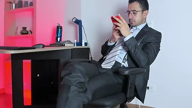 Snapshot of pablo-rincon95 chatting on 02.13.25 pablo-rincon95 online show from 02.13.25