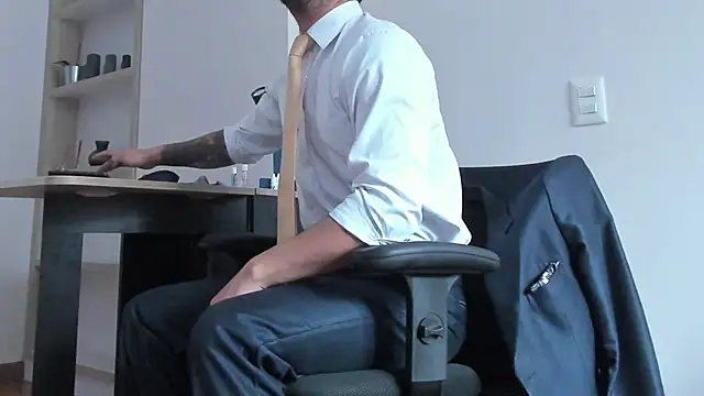 Snapshot of pablo-rincon95 chatting on 02.21.25 pablo-rincon95 online show from 02.21.25