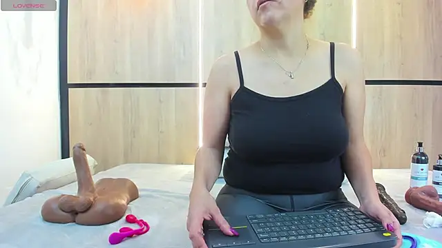 adela chase online show from 10.06.25