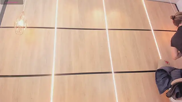 adela chase online show from 10.22.25