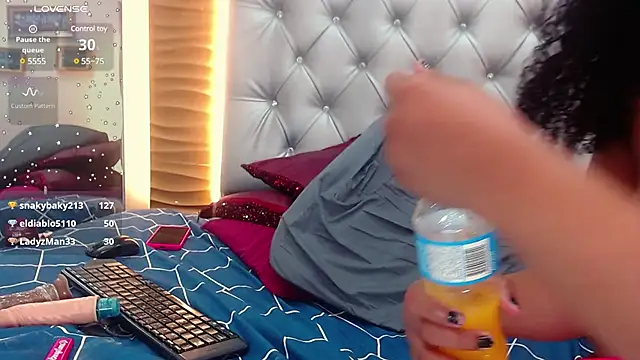 Snapshot of JadeSoleile chatting on 02.26.25 JadeSoleile online show from 02.26.25