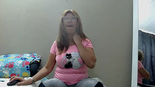 Snapshot of Aranza-Queen chatting on 03.20.25 Aranza-Queen online show from 03.20.25
