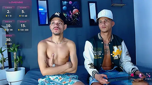 Snapshot of Friendsofeverything_ chatting on 12.21.24 Friendsofeverything  online show from 12.21.24