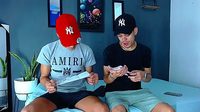 Snapshot of Friendsofeverything_ chatting on 12.22.24 Friendsofeverything  online show from 12.22.24