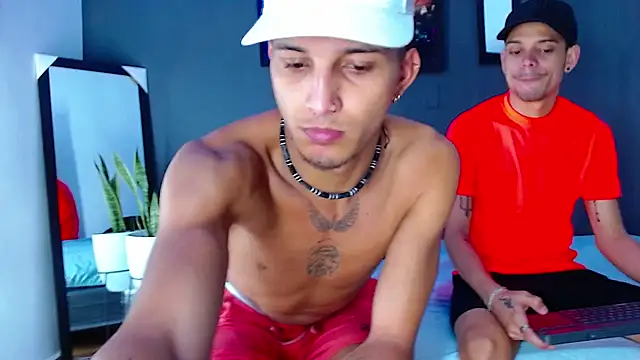 Snapshot of Friendsofeverything_ chatting on 12.23.24 Friendsofeverything  online show from 12.23.24