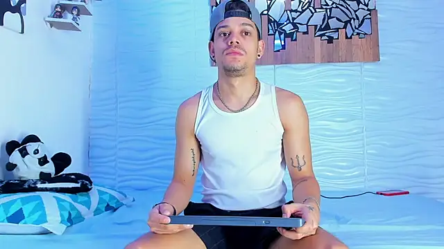 Snapshot of Friendsofeverything_ chatting on 09.09.25 Friendsofeverything  online show from 09.09.25