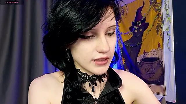 Snapshot of dark_vamp_ chatting on 12.04.24 dark vamp  online show from 12.04.24