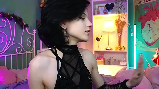 Snapshot of dark_vamp_ chatting on 12.20.24 dark vamp  online show from 12.20.24