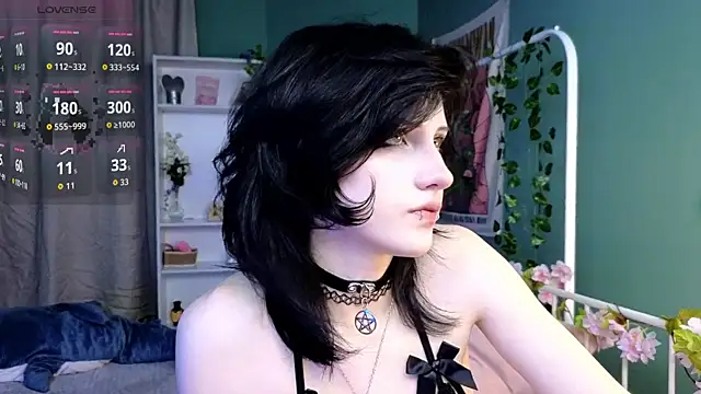 Snapshot of dark_vamp_ chatting on 10.10.25 dark vamp  online show from 10.10.25