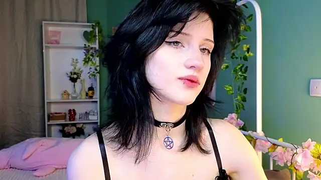 Snapshot of dark_vamp_ chatting on 11.06.25 dark vamp online show from 11.06.25