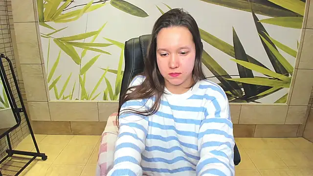 Snapshot of Mira_Karter chatting on 12.08.24 Mira Karter online show from 12.08.24