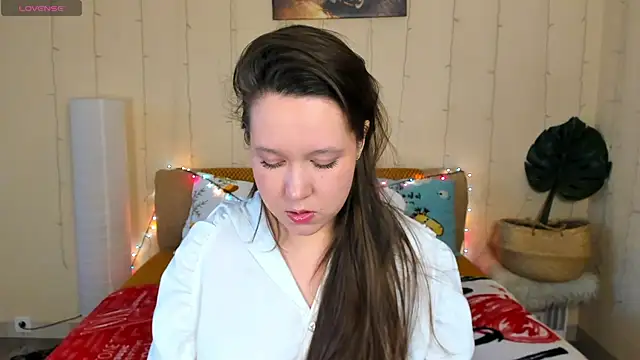 Snapshot of Mira_Karter chatting on 05.15.26 Mira Karter online show from 05.15.26