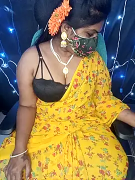 Snapshot of honey-sexy chatting on 12.13.24 honey-sexy online show from 12.13.24