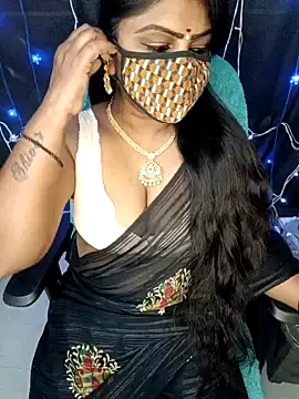 Snapshot of honey-sexy chatting on 01.24.25 honey-sexy online show from 01.24.25