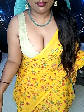 Snapshot of honey-sexy chatting on 01.28.25 honey-sexy online show from 01.28.25