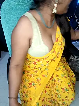 Snapshot of honey-sexy chatting on 01.28.25 honey-sexy online show from 01.28.25