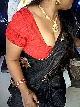 Snapshot of honey-sexy chatting on 02.05.25 honey-sexy online show from 02.05.25