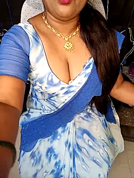 Snapshot of honey-sexy chatting on 02.08.25 honey-sexy online show from 02.08.25