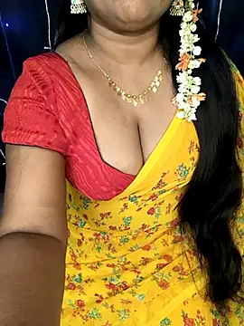 Snapshot of honey-sexy chatting on 03.15.25 honey-sexy online show from 03.15.25