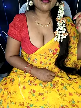 Snapshot of honey-sexy chatting on 03.15.25 honey-sexy online show from 03.15.25