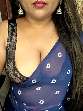 Snapshot of honey-sexy chatting on 10.22.25 honey-sexy online show from 10.22.25