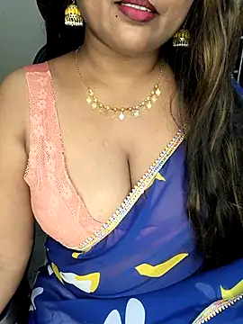 Snapshot of honey-sexy chatting on 10.30.25 honey-sexy online show from 10.30.25