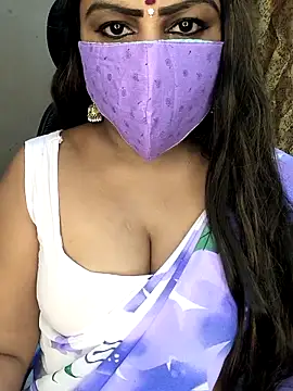 Snapshot of honey-sexy chatting on 11.07.25 honey-sexy online show from 11.07.25