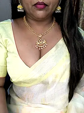 Snapshot of honey-sexy chatting on 11.28.25 honey-sexy online show from 11.28.25