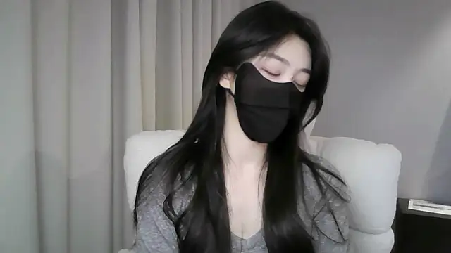 Snapshot of xiaxia-baby_ chatting on 12.17.25 xiaxia-baby online show from 12.17.25