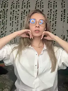 Kitty Katrine online show from 02.21.25