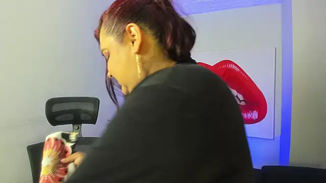 Snapshot of electrabig_6 chatting on 02.18.25 electrabig 6 online show from 02.18.25