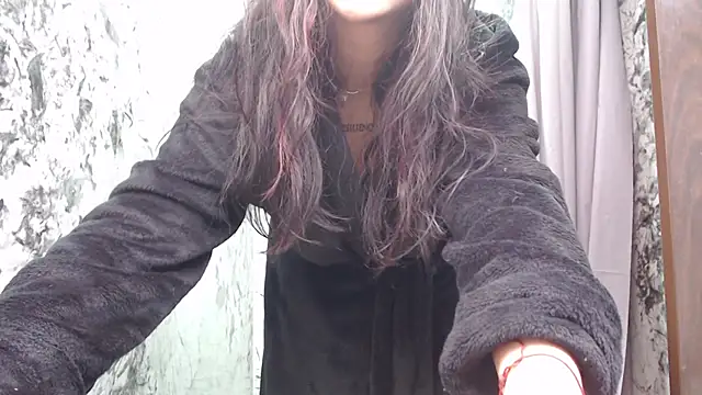 Snapshot of pettit_courtny chatting on 02.11.25 pettit courtny online show from 02.11.25