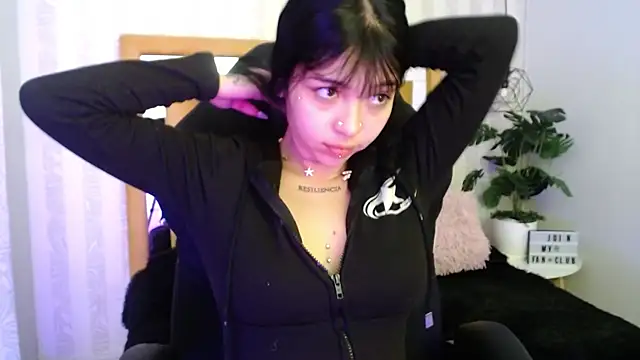 pettit courtny online show from 10.31.25