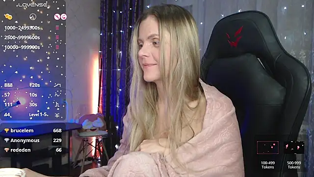 Snapshot of JessieOMays chatting on 12.13.24 JessieOMays online show from 12.13.24