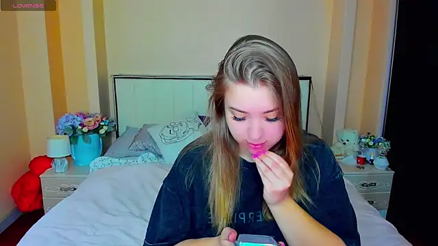 Snapshot of AlexissM chatting on 11.09.25 AlexissM online show from 11.09.25