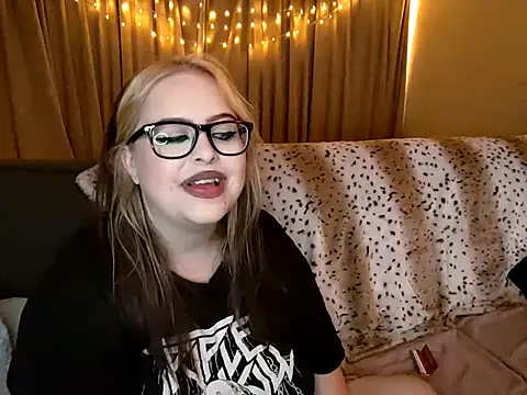 Snapshot of ChubbyBubs chatting on 02.15.25 ChubbyBubs online show from 02.15.25