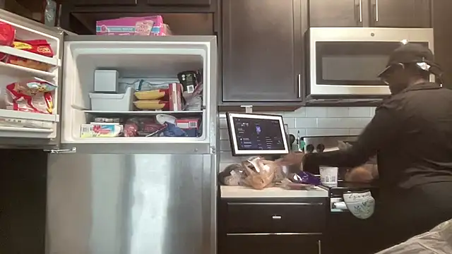 AveryJ99 online show from 04.11.26