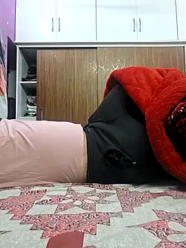 Snapshot of kokakrish chatting on 10.27.25 kokakrish online show from 10.27.25